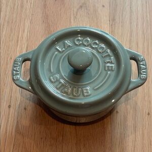 NIB Staub Mini Cocotte 10cm in eucalyptus light green